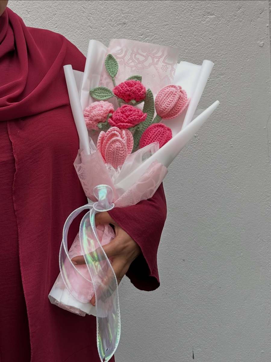 Pink crochet bouquet